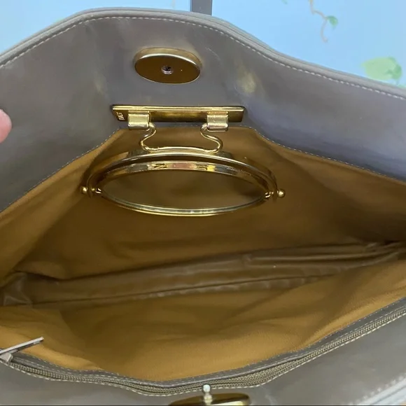 Vintage Lou Taylor Handbag with Mirror and Coin Purse - Picture 8 of 16